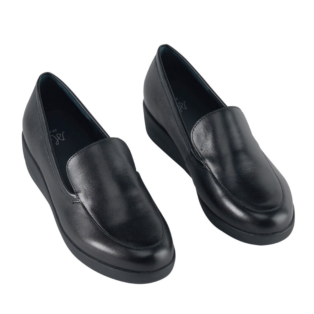 真皮防滑仕女鞋 45度角